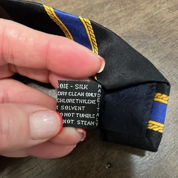 T-00: Gianni Versace Men’s tie